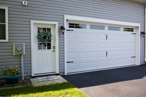 24/7 Emergency Garage Door Panel Replacement experts in Eaton County County, MI
